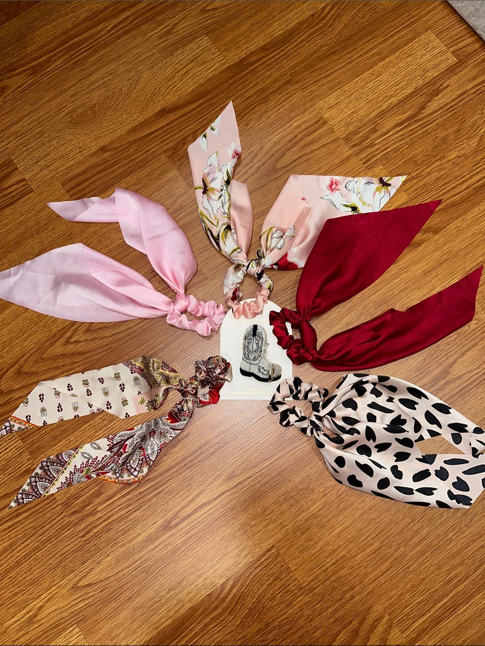 Multi-Pack Hair Scarf Scrunchies & claw clip